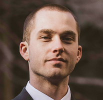 Portret eksperta rynku kryptowalut, Thomas Whitfield, analityka tradingowego